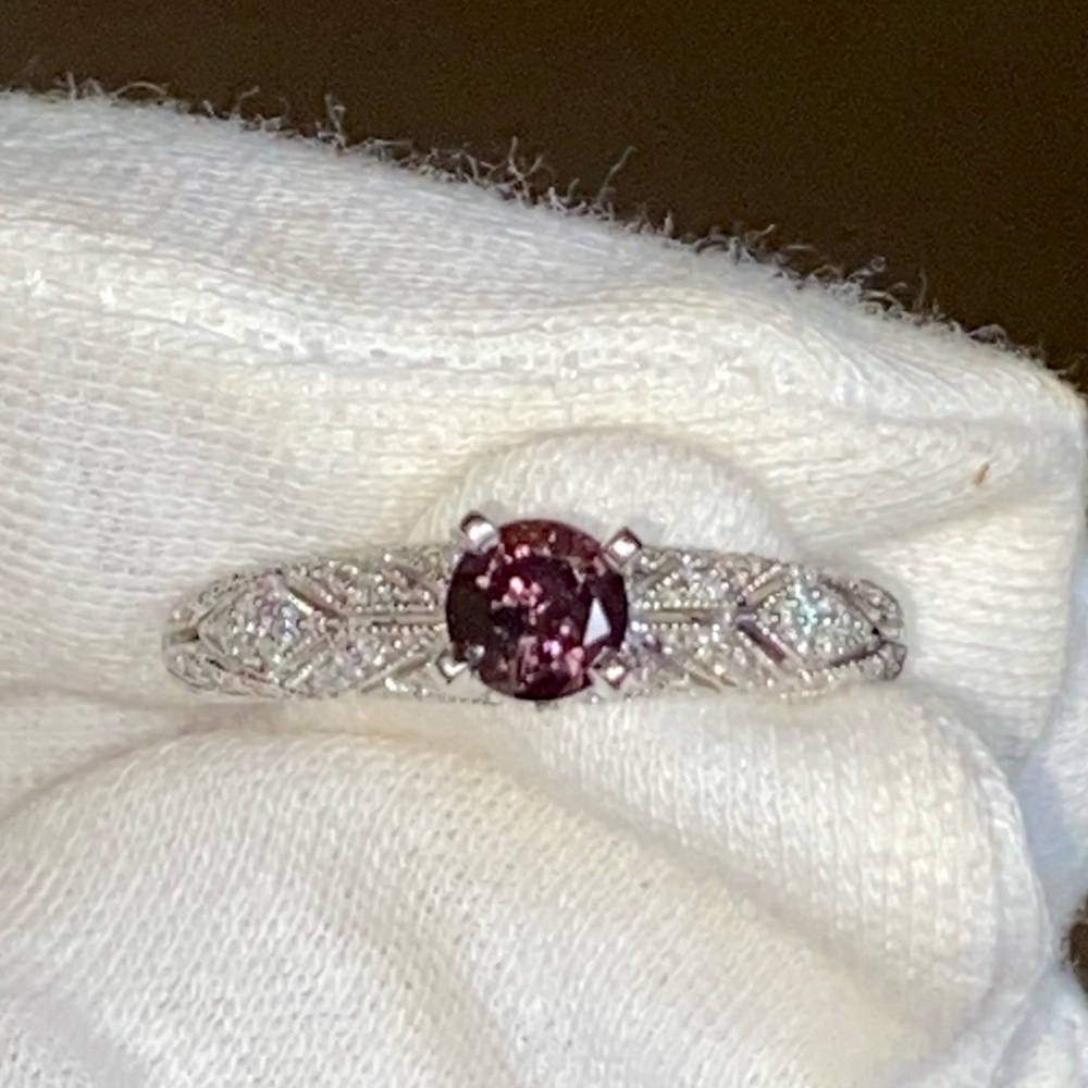 XX SOLD XX NWOT AIG 1.03 CTW CERTIFIED  PURPLE PINK. IN A BEAUTIFUL SETTING.
